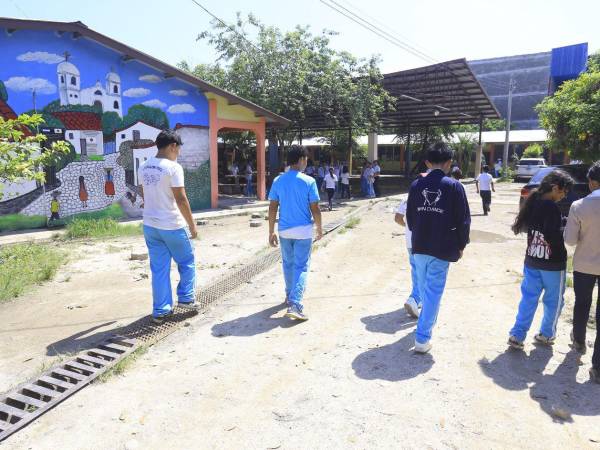 Estudiantes en un centro educativo de la ciudad.