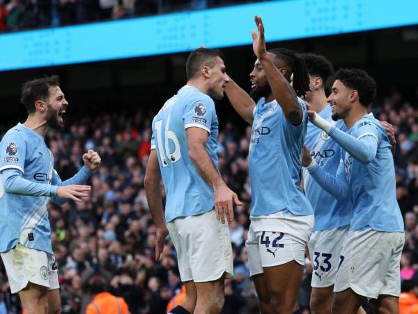Jugaodes del Mancester City celebrando la victoria ante el Wolverhampton en la Prmier League.