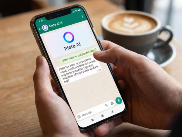 Meta AI está integrada automáticamente a WhatsApp.