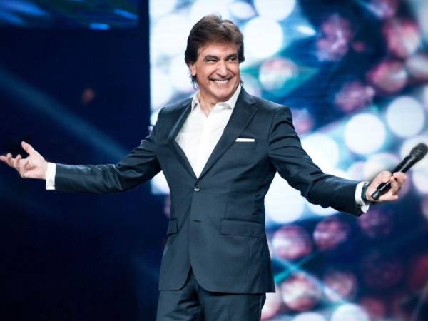 Dante Gebel, pastor y conferencista argentino conocido por su estilo cercano y cargado de humor, volvió a arrancar carcajadas con una anécdota de viaje que, más allá de lo insólito, deja una reflexión sobre la desinformación.