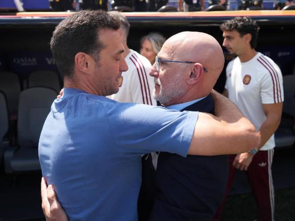 Luis de la Fuente durante el partido entre Argentina y España en la final del Mundial 2026.
