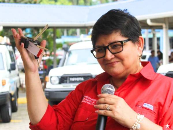 Una investigación realizada por LA PRENSA Premium encontró que la exministra Carla Paredes recibió la plaza en el Hospital de San Lorenzo, cuatro meses antes de renunciar a su cargo.