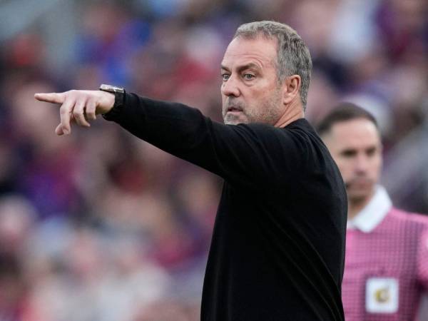 Flick manda advertencia al Atlético de Madrid tras ganar el derbi ante el Espanyol