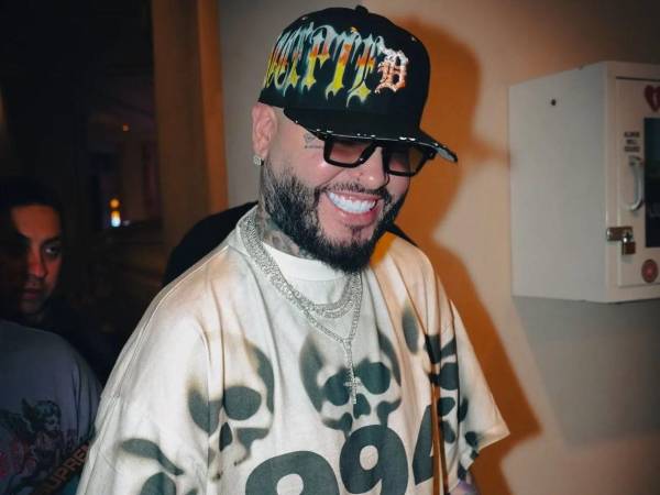 Farruko hizo el anuncio en sus redes sociales.