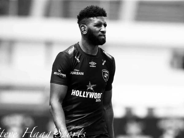 El mundo del deporte está en shock y de luto tras conocerse la trágica muerte de un jugador sudafricano de rugby, que ha sido encontrado sin vida en la ducha del hotel en el que se alojaba su equipo en Francia un día antes de un partido.
