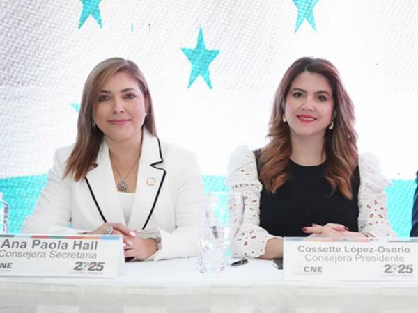 Ana Paola Hall y Cossette López contemplan dejar temporalmente sus cargos en el CNE para optar por un año a un trabajo en el servicio exterior.
