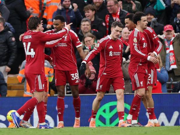 Jugadores del Liverpool celebrando uno de los goles ante el Wolverhampton.