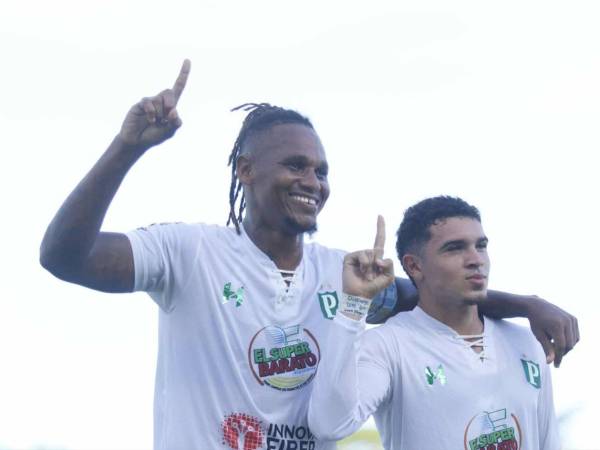 Jugadores del Platense celebrando.