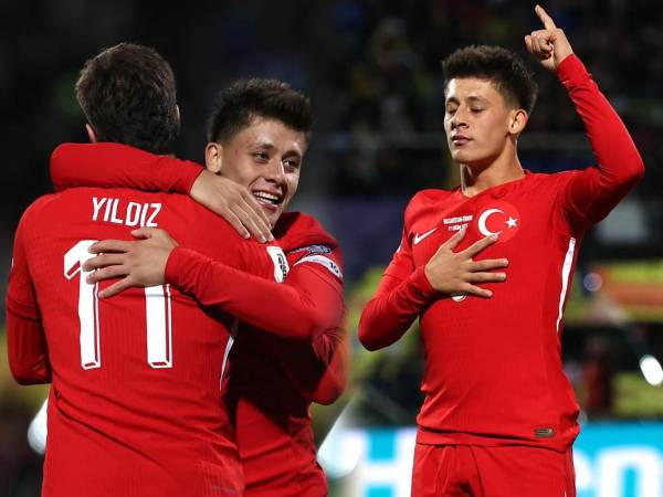 Arda Guler y Yildiz lideraron la goleada de Turquía en Eliminatorias de la UEFA.