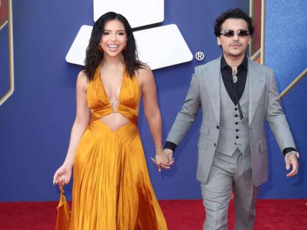Ángela Aguilar y Christian Nodal en la 26 edición de los Latin Grammy.