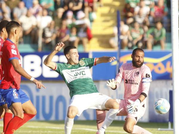 Messiniti fue un dolor de cabeza para la defensa del Olimpia.