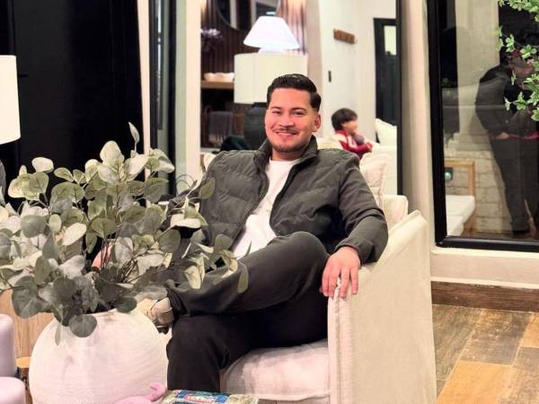 El creador de contenido hondureño Carlos Hernán Martínez atraviesa un momento crítico tras sufrir un accidente de tránsito en las últimas horas, hecho que lo mantiene en estado delicado en un centro asistencial de Tegucigalpa.