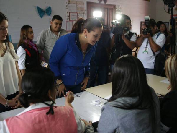 Ana García de Hernández hizo un llamado a los hondureños a votar en paz.