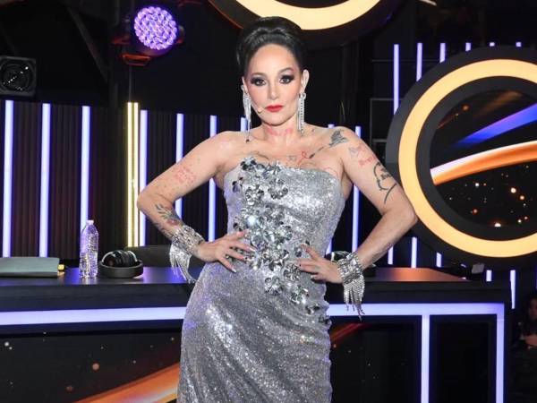 Lolita Cortés se caracteriza por su personalidad exigente y fuerte, también es conocida por ser una figura auténtica y directa, tanto en su papel de jueza como en su vida personal, donde ha hablado abiertamente sobre su identidad queer y bisexual.