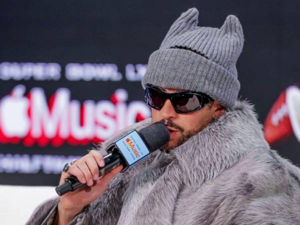Bad Bunny aseguró este jueves que convertirá el escenario del Super Bowl en una gran fiesta y que llevará mucha cultura puertorriqueña al espectáculo del descanso, en el que se alzará como el primer artista en encabezar el medio tiempo del deporte rey de EE.UU. con un catálogo musical íntegramente en español.