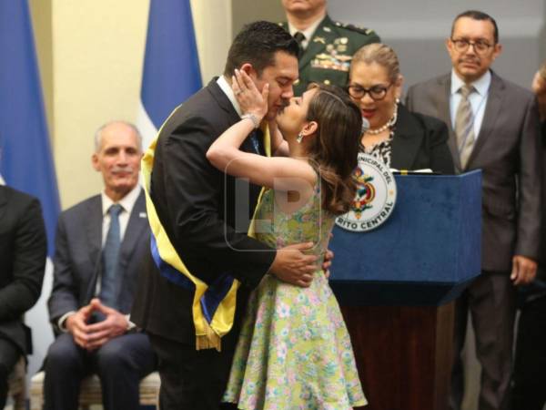 Juan Diego Zelaya asumió este domingo como alcalde del Distrito Central en una ceremonia celebrada en el Museo para la Identidad Nacional (MIN). Zelaya, quien ganó la elección como candidato del Partido Nacional, fue vicealcalde durante la administración de Ricardo Álvarez, y candidato en las elecciones de 2021.