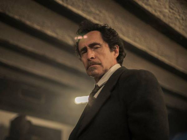 Fotograma cedido por Vix que muestra a Demián Bichir durante una escena de un capítulo de la serie 'El dentista', la cual se estrena en la plataforma el próximo 19 de septiembre.