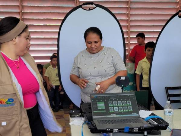 El RNP llevó a cabo el enrolamiento de los alumnos del C.E.B. Miguel Paz Barahona, en San Pedro Sula.