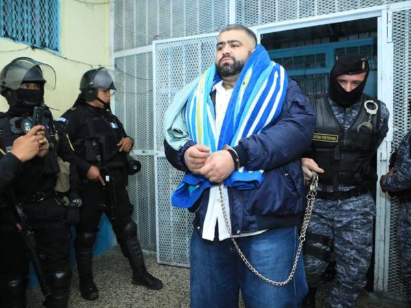 Gobernación de Guatemala muestra a Aldo Ochoa siendo trasladado al Centro de Detención de Máxima Seguridad Renovación 1, en la ciudad de Guatemala.