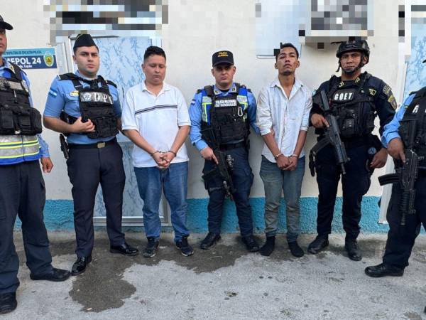 La Policía capturó a Bayron Martínez, derecha, supuesto jefe de la banda, y Brayan Morales. La banda tenía centradas sus acciones en Yoro, pero ahora opera en Santa Bárbara, Copán y Ocotepeque.