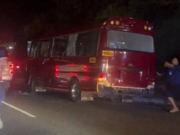 El bus fue atacado cuando circulaba por el sector del bulevar Fuerzas Armadas.