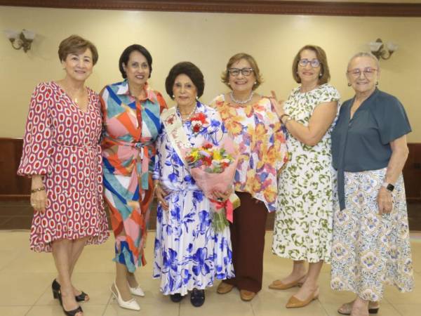 El Club Internacional de Mujeres (IWC, por sus siglas en inglés), celebró el mes dedicado a las madres en una sofisticada reunión que cautivó por su camaradería y fraternidad entre las socias.