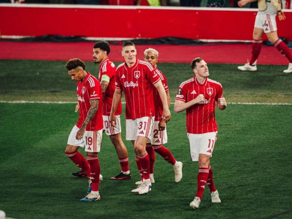Nottingham Forest vence al Aston Villa en la ida de semifinales de la Europa League