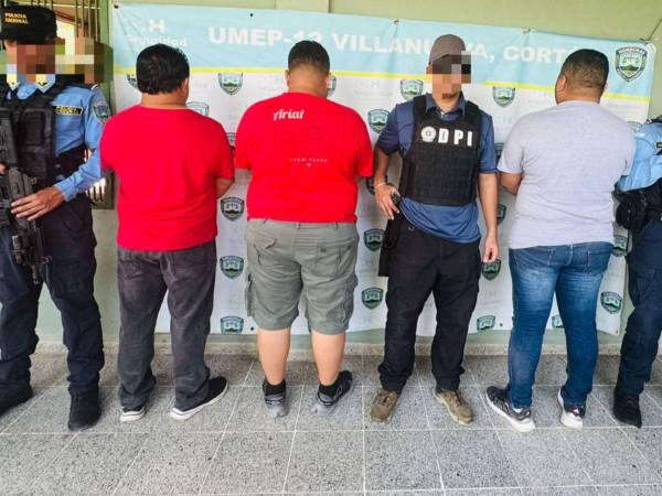 Los tres arrestados durante el operativo carretero enfrentarán cargos por contrabando.