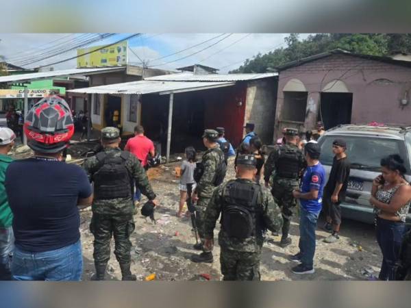 Las autoridades investigan las causas de la explosión.