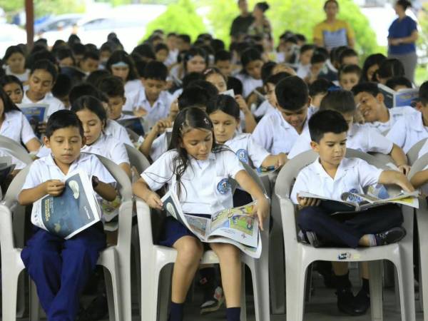 Mente Sana inició este lunes su segunda semana de actividades regresando al centro de educación básica Lila Luz de Maradiaga, donde los estudiantes participaron en una jornada dedicada a aprender sobre las emociones y la depresión.
