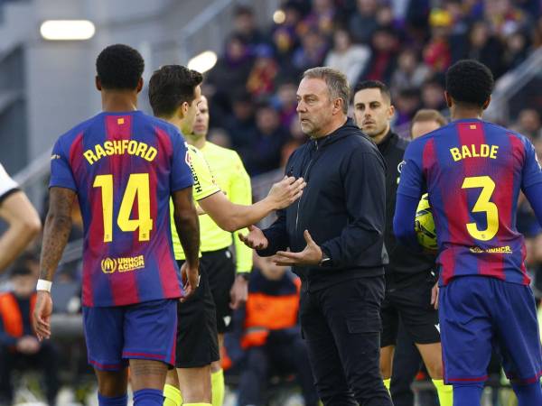El árbitro Alejandro Quintero González le llamó la atención a Hansi Flick y le pidió calma durante el partido contra el Mallorca.