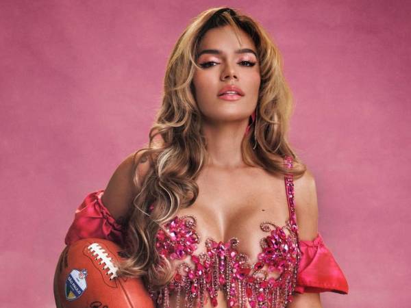 Karol G lanzó recientemente su nuevo álbum Tropicoqueta.