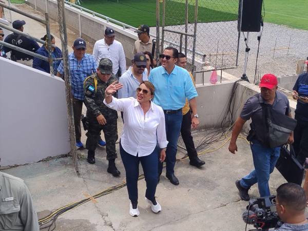 Xiomara Castro en el estadio Ceibeño.