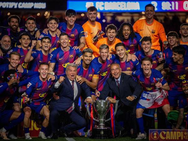 El futbolista se va del Barcelona tras coronarse bicampeón de la Liga Española.