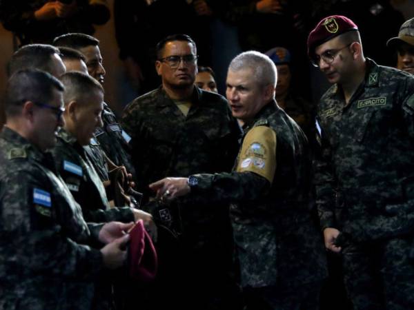 Roosevelt Hernández, jefe de las Fuerzas Armadas de Honduras, deberá de responder por las denuncias en su contra.