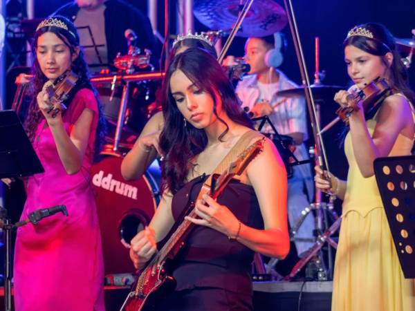 Los artistas en formación disfrutaron de la presentación y mostraron su pasión por la música ante el efusivo público que coreó cada canción.