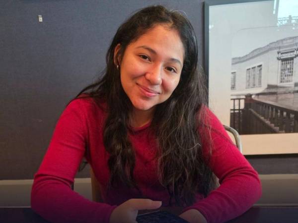 La joven hondureña Fátima Issela Velázquez Antonio fue liberada justo antes de Navidad, tras permanecer más de un mes detenida por autoridades migratorias de Estados Unidos. Esta es su historia.