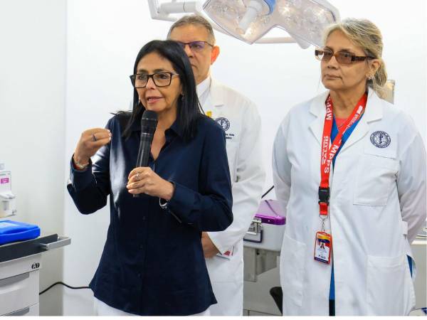 Fotografía de la presidenta encargada de Venezuela, Delcy Rodríguez, hablando durante un evento este martes en Caracas.