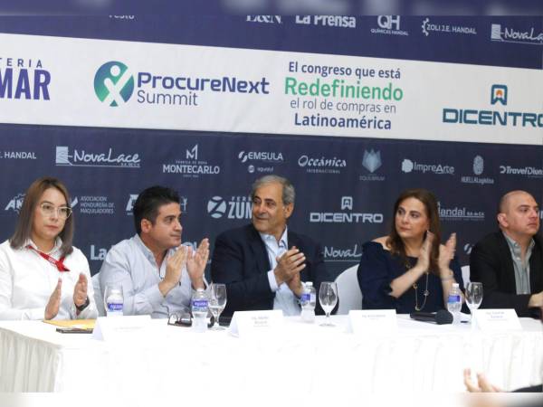 Representantes del sector empresarial participan en el lanzamiento de la ProcureNext Summit 2026.
