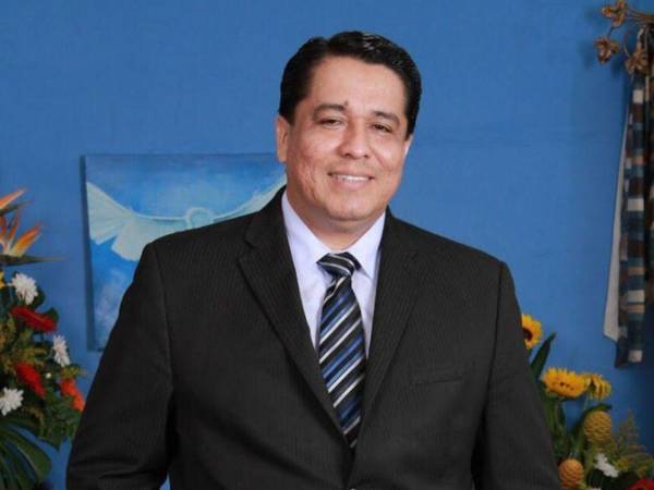 El pastor hondureño Roy Santos lanzó fuertes críticas contra el partido Libertad y Refundación (Libre), asegurando que sus acciones desesperadas y abusivas estarían reduciendo sus posibilidades en las próximas elecciones generales.