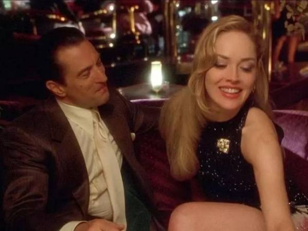 La actriz Sharon Stone volvió a captar la atención mediática tras recordar una de las escenas más icónicas de su carrera y destacar a Robert De Niro como el “mejor besador” de Hollywood.