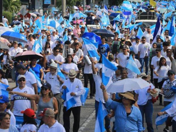 La caminata comenzó a las 2:00 p.m. a inmediaciones del Monumento a la Madre.