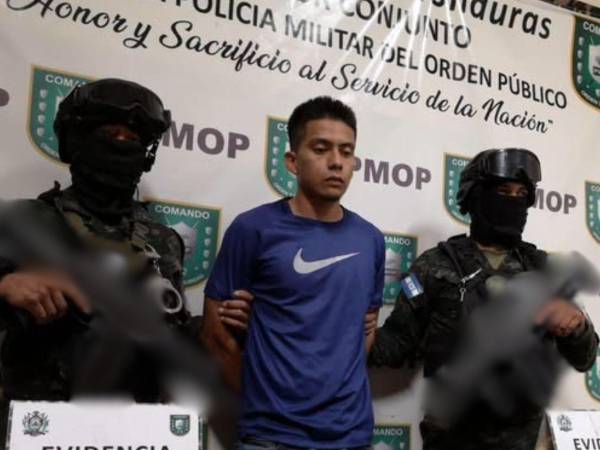 La Policía Militar detuvo a un hombre de 22 años, conocido con el alias “El Niño”, durante un operativo en la colonia La Puerta, San Pedro Sula.