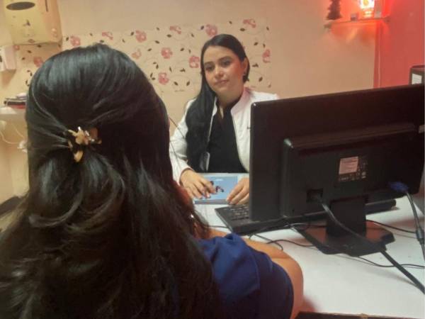 Kensy Velásquez Mejía, psicóloga del IHSS, señaló que la mayoría de los pacientes que atiende a diario en consulta externa presenta un trastorno mixto de depresión y ansiedad.