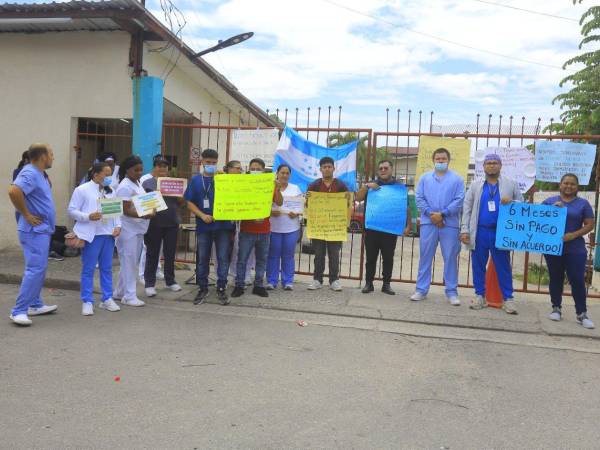 Personal de salud del Leonardo Martínez exige pago de salarios atrasados.
