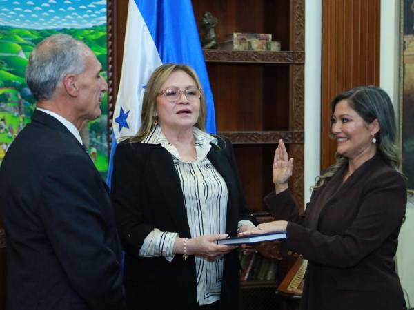 Leda Lizethe García asumió como titular de la Secretaría de Derechos Humanos.