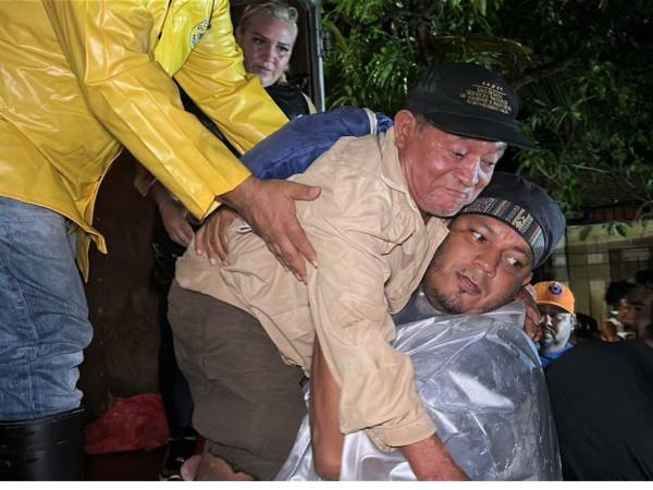 Los damnificados fueron llevados al centro comunal de la colonia Miramar, en La Ceiba, que sirve de albergue. Sus viviendas fueron dañadas por el fuerte oleaje y el aumento del caudal del río Danto.