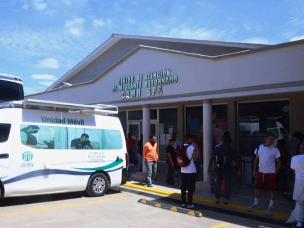 Al llegar a Honduras, los migrantes son recibidos en el Centro de Atención al Migrante Retornado (CAMR).