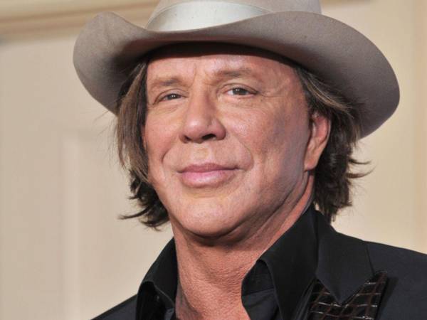 La campaña, titulada “Ayuda a Mickey Rourke a quedarse en su casa”, ha recaudado hasta el momento 5.290 dólares, con una meta fijada en 100.000 dólares.