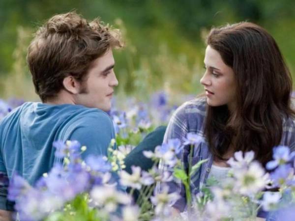 Robert Pattinson y Kristen Stewart dieron vida a Edward y Bella en la saga Crepúsculo.